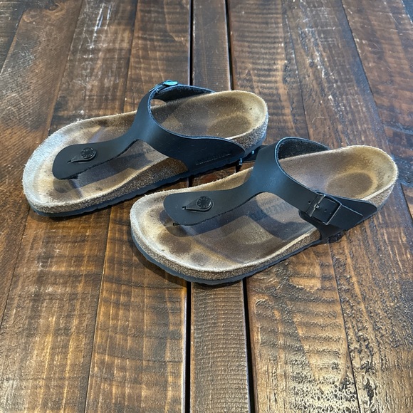 Black Birkenstock Gizeh Flip Flop Sandals - Picture 2 of 7